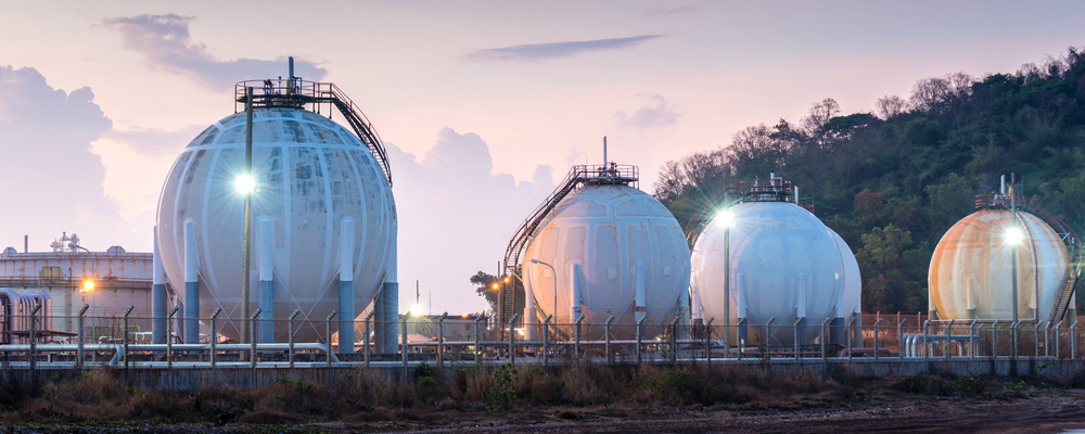 Natural gas tank in the Refinery industry